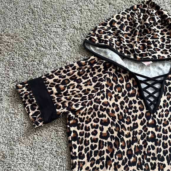 No Boundaries Size XL Leopard Print Hooded Top - Picture 2 of 7
